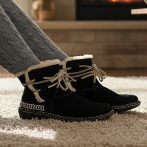 UGG Australia RARE Navy Suede Sunburst Lace Up Boots Women's 6